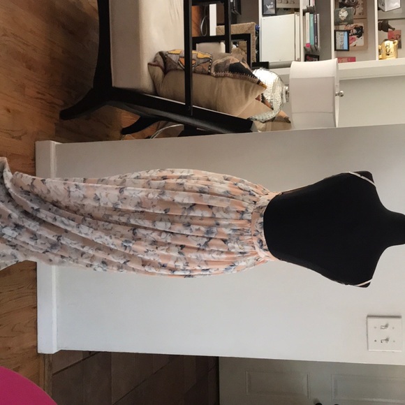 Backless Maxi Dress - Picture 3 of 4